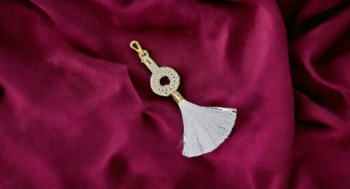 A Vdesi white bag charm that will elevate the look of your bag. 